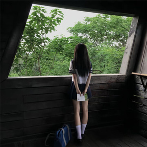 后入黑丝美女销售
